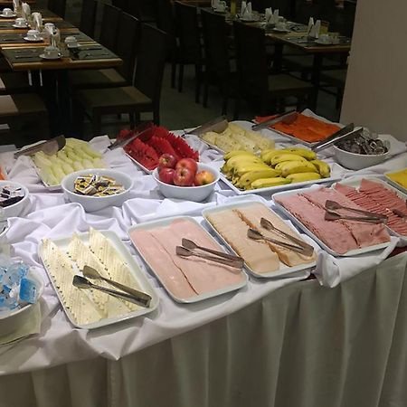 Hotel Atlantico Travel Copacabana Rio de Janeiro Exterior foto Breakfast buffet at a hotel