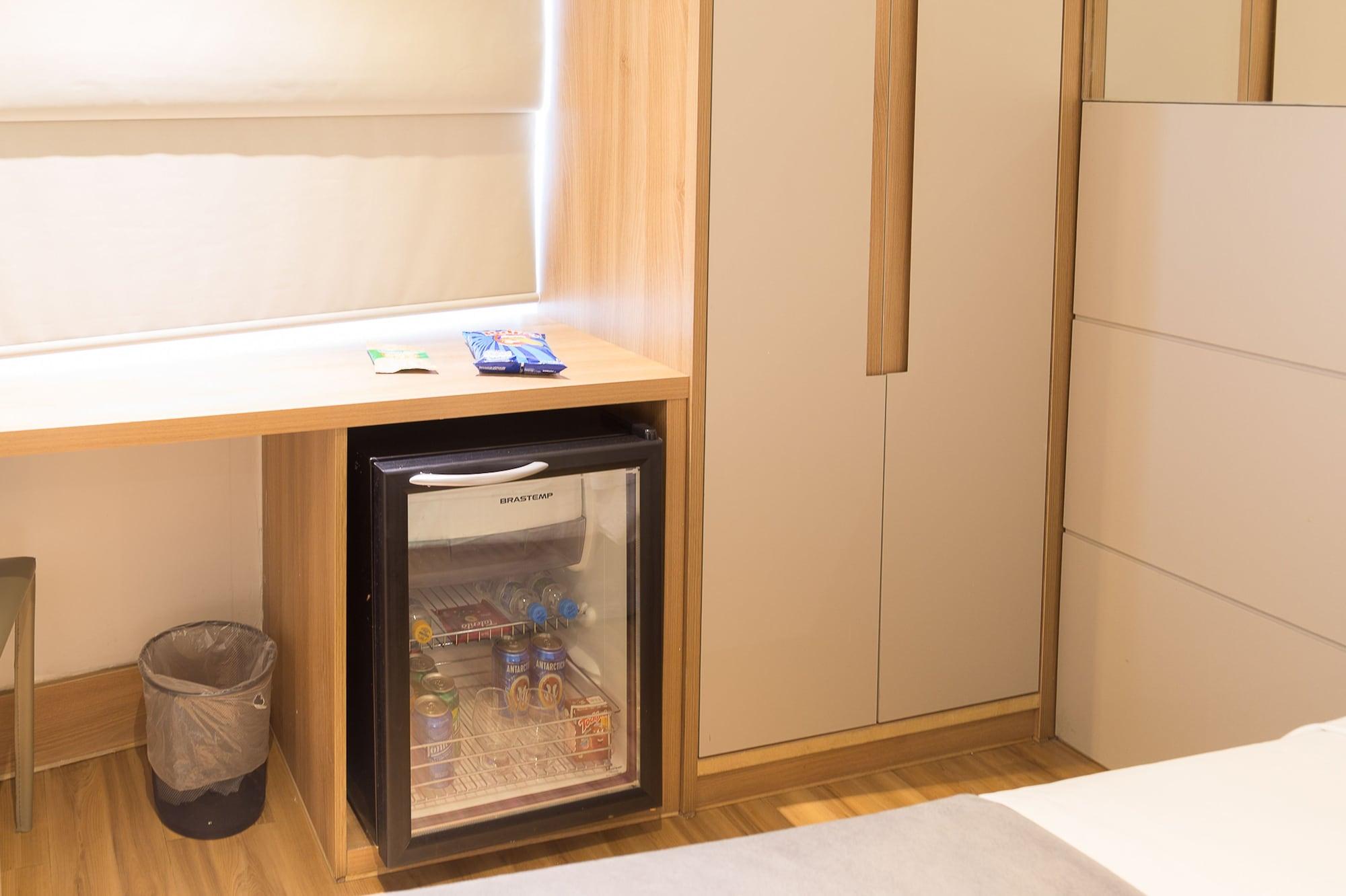 Hotel Atlantico Travel Copacabana Rio de Janeiro Exterior foto A refrigerator in a hotel room