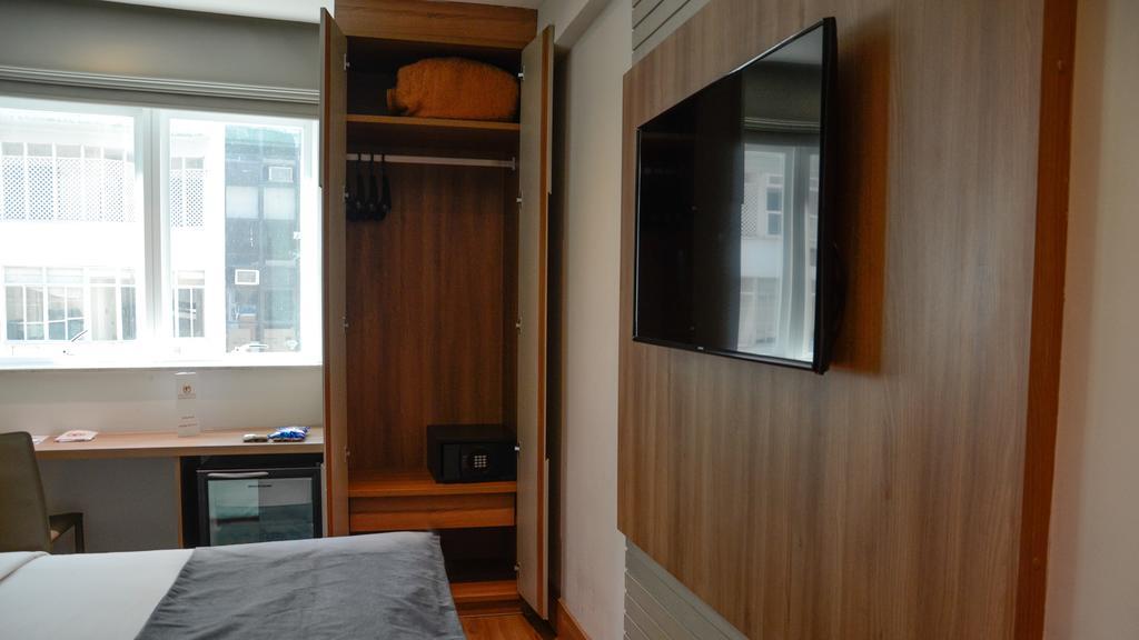 Hotel Atlantico Travel Copacabana Rio de Janeiro Exterior foto A wardrobe in a room at the hotel