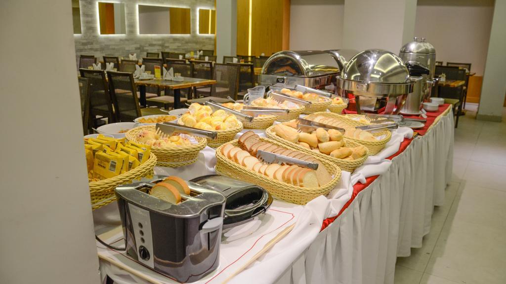 Hotel Atlantico Travel Copacabana Rio de Janeiro Exterior foto Breakfast buffet at a hotel